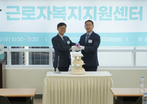 개관식에 참여한 BPA 송상근 사장(왼쪽)과 부산항운노조 박병근 위원장(오른쪽).