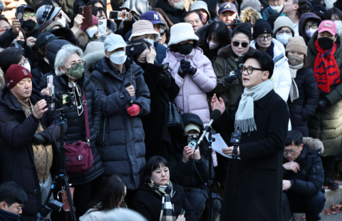 연일 ‘단합’ 외치더니…한동훈 ‘당게’ 논란 키우는 장동혁 지도부