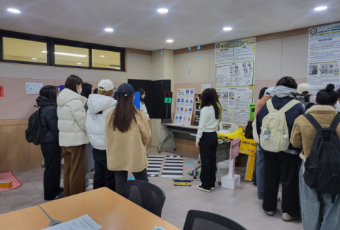 동아대 아동학과 2025년 아동 놀이환경 개선 프로그램 체험형 발표전시회 모습.