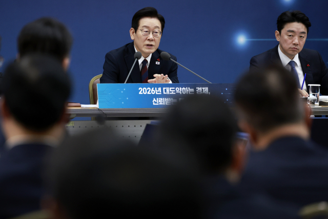 이재명 대통령이 11일 세종시 정부세종컨벤션센터에서 열린 '2026년 대도약하는 경제, 신뢰받는 데이터' 기획재정부(국세청·관세청·조달청)-국가데이터처 업무보고에서 발언하고 있다. 연합뉴스