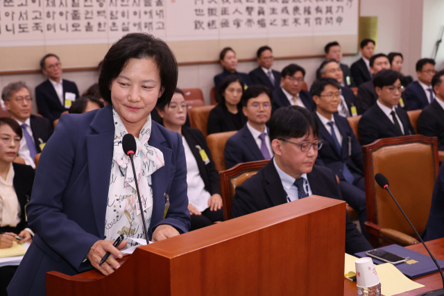 지난 10월 21일 서울 여의도 국회 법제사법위원회에서 열린 국정감사에 출석한 정유미 법무연수원 연구위원. 연합뉴스