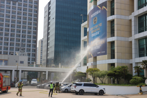 지난 5월 재난대응 안전한국훈련 당시 BPA 사옥 화재상황에 대응한 모의훈련현장.