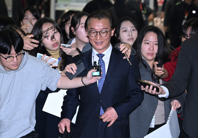 전재수 전 해양수산부 장관이 지난 11일 미국에서 귀국해 취재진 질문을 받고 있다. 연합뉴스