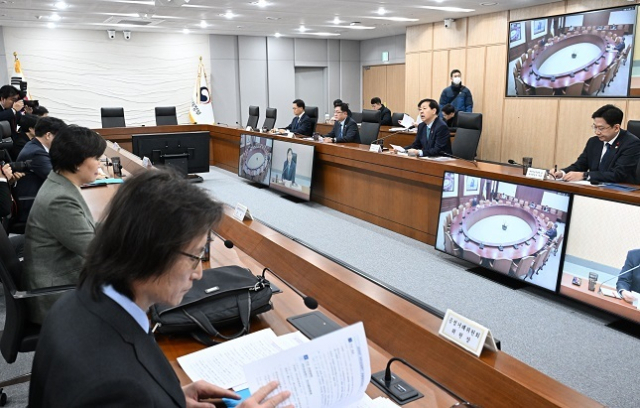 구윤철 부총리 겸 기획재정부 장관이 12월 16일 정부세종청사에서 열린 '산업경쟁력강화 관계장관회의 겸 성장전략 TF' 회의에서 모두발언을 하고 있다. 기재부 제공