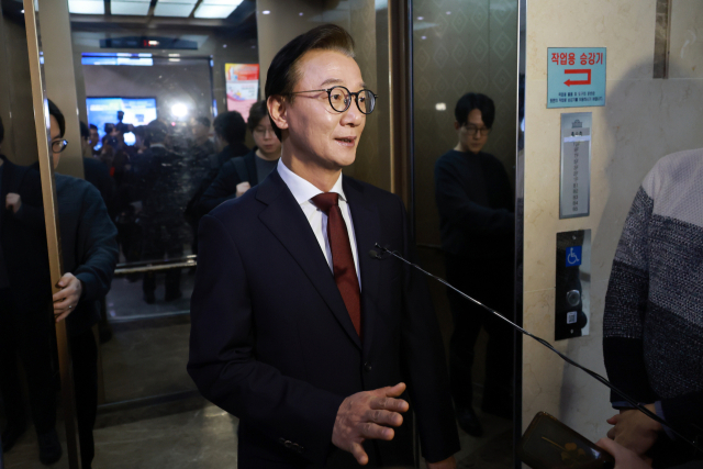 전재수 전 해양수산부 장관이 지난 15일 국회의원회관 내 사무실에서 나오며 취재진 질문에 답하고 있다. 연합뉴스