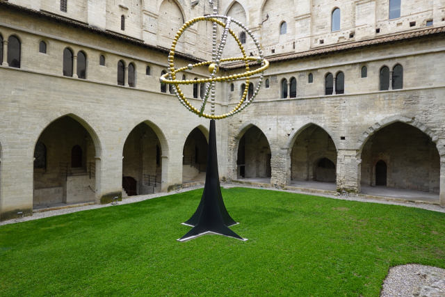 아비뇽 교황청 중정에 설치된 작품. 이상훈 제공