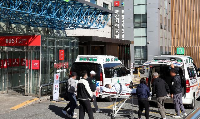 지역 종합병원 병원장과 의사, 간호사 등으로 구성된 대한종합병원협회가 정부의 면책 특례 조항과 지역의료수가제 마련 등을 촉구하고 나섰다. 사진은 부산 지역 한 응급의료센터 모습. 부산일보DB