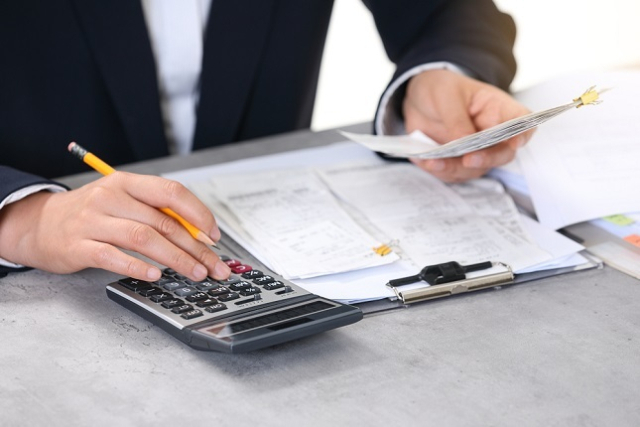 국세청은 내년부터 기념품 판매점, 낚시장 등 현금 거래가 많은 4개 업종을 현금영수증 의무발행업종으로 새롭게 지정했다고 19일 밝혔다. 클립아트코리아