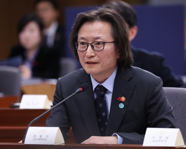 주병기 공정거래위원장이 지난 19일 정부서울청사 별관에서 열린 금융위원회·공정거래위원회 업무보고에서 이재명 대통령의 질문에 답하고 있다. 연합뉴스