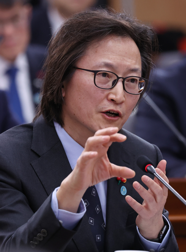 주병기 공정거래위원장이 지난 19일 정부서울청사 별관에서 열린 금융위원회·공정거래위원회 업무보고에서 이재명 대통령의 질문에 답하고 있다. 연합뉴스