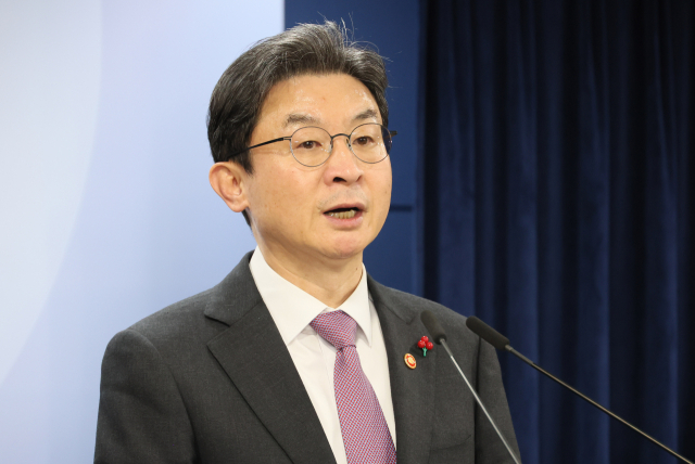 이억원 금융위원장이 19일 서울 종로구 정부서울청사에서 업무보고 사후 브리핑을 하고 있다. 연합뉴스