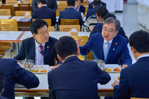 이 대통령, 초코파이 절도 언급하며 