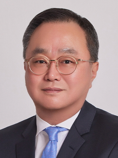 한국자동차기자협회가 ‘2025 올해의 자동차인’ 각 분야별 수상자들을 선정했다. 맨위부터 산업부문 혁신상을 수상한 호세 무뇨스 현대차 사장과 산업부문 공로상 산업통상부(로고), 홍보부문(인하우스) 메르세데스-벤츠코리아 이은정 상무, 홍보부문(에이전시) 레이커뮤니케이션 이윤세 대표.한국자동차기자협회 제공