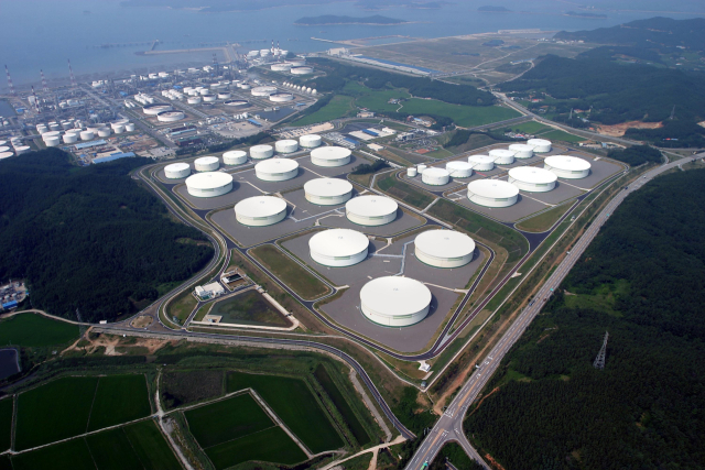 한국석유공사 거제 석유비축기지 전경. 산업부 제공