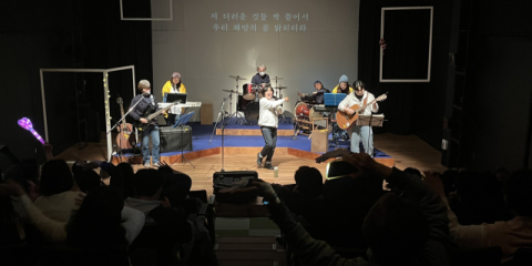 극단 대표는 일렉·막내는 베이스… 연극인의 밴드 공연 이유는?