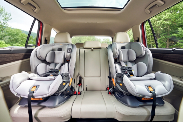 카시트가 장착된 폭스바겐 대형 SUV ‘아틀라스’ 실내 모습. 폭스바겐코리아 제공