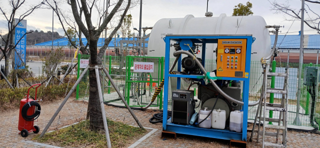 부산 남구 우암동 부산대 수소선박기술센터 앞 공터에 설치된 액화수소 저장 탱크 실증 시설. 부산대 수소선박기술센터 제공