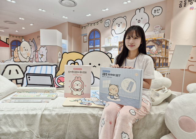 롯데백화점 부산본점에서 열리는 ‘곰돌찡·토끼찡’ 팝업스토어. 롯데백화점 제공