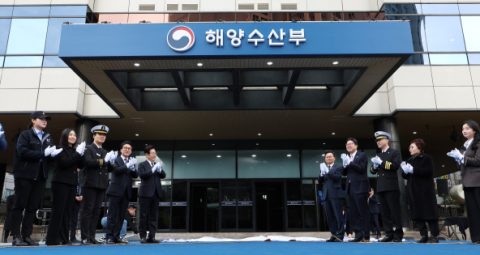 李 “부산 동북아 해양도시 도약, 모든 지원 하겠다”