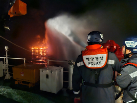 부산 영도 앞바다 선박 화재… 승선원 6명 해경에 구조