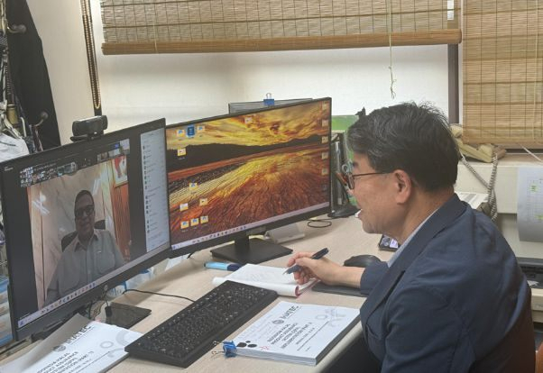 지난 9월 11일 하이칼 하산 인도네시아 할랄청장이 신라대학교 학생에게 온라인으로 '할랄의 이해' 과목 특강을 하고 있다. 신라대 제공