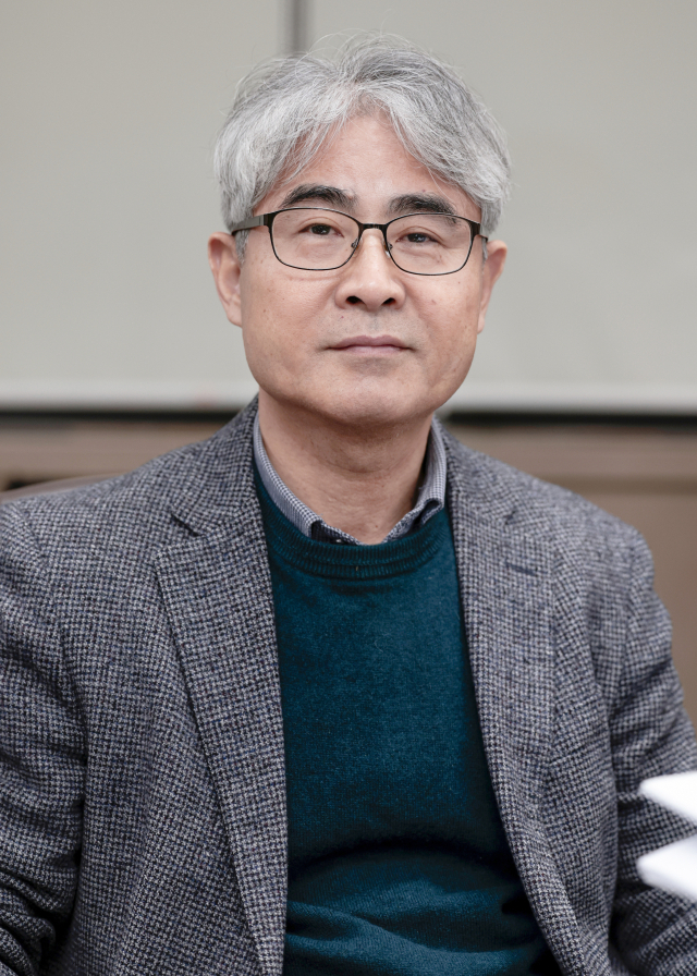 김경복 문학평론가. 정대현 기자 jhyun@