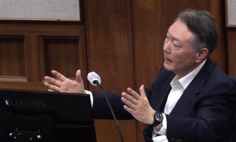 “법질서 훼손, 국가기관 사유화”…  윤석열 첫 특검 구형 ‘징역 10년’