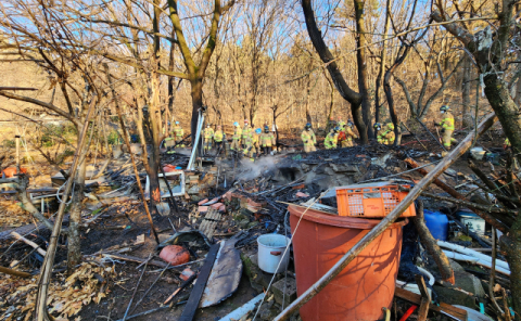 금정산 자락 ‘농막 화재’로 헬기 4대 투입… 인명피해 없어(종합)