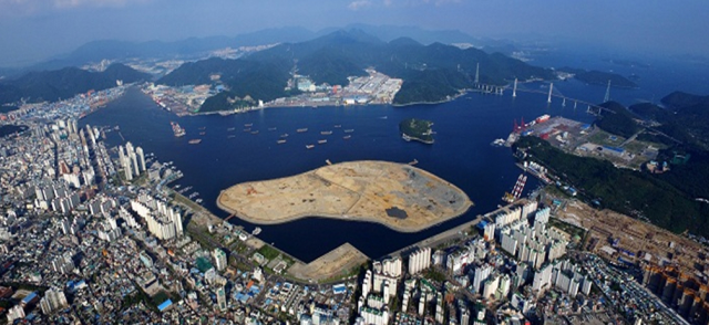 해양수산부가 신규 크루즈 기항지로 선정한 마산항(경남 창원시) 전경. 해수부 제공