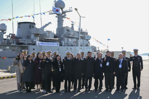 [포토뉴스] 북한 반잠수정 격침시킨 ‘광명함’ 36년 임무 마치고 전역