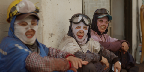 거친 바다에 기대어 가족을 지켜낸 ‘부산 아지매’ 이야기