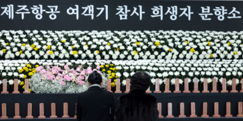여전히 멈춘 무안공항… 진상 규명도 공항 정상화도 ‘먼 길’