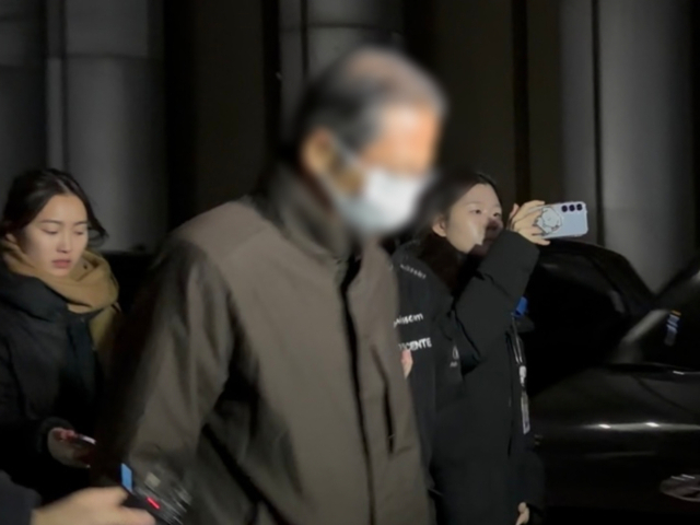 천주평화연합(UPF) 전 부산지회장이자 한일해저터널 연구회 이사인 박 모 씨가 참고인 신분으로 조사를 받은 후 28일 서울 서대문구 경찰청을 나서고 있다. 연합뉴스