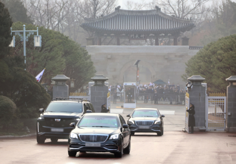 이 대통령, 청와대로 출근…1330일 만의 복귀
