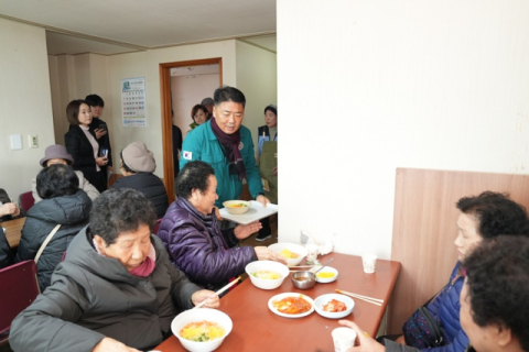 한국자유총연맹 부산남구지회, 이웃과 함께 나누는 사랑의 국수 접대