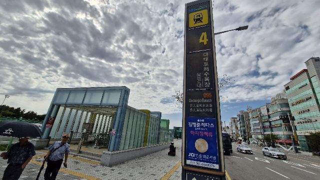 부산 도시철도 1호선 종착역인 다대포해수욕장역 4번 출구 인근에 러너들을 위한 달리기 쉼터가 부산 지역 최초로 설치될 예정이다. 부산일보DB