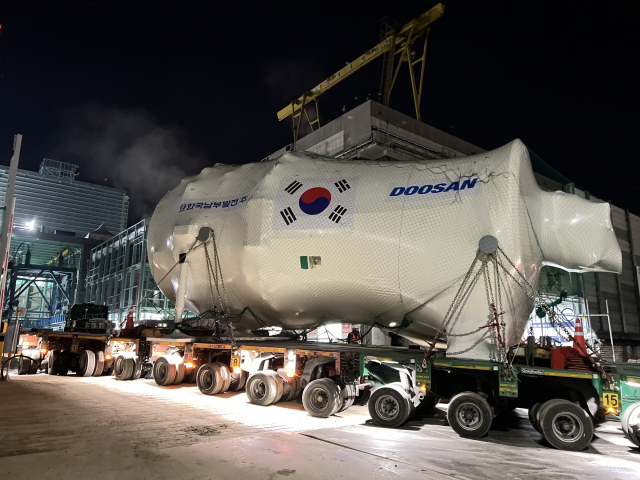 지난 1일 국산 기술로 개발된 ‘K가스터빈’이 설치를 위해 안동복합 2호기 발전소 건설현장에 도착했다. 한국남부발전 제공