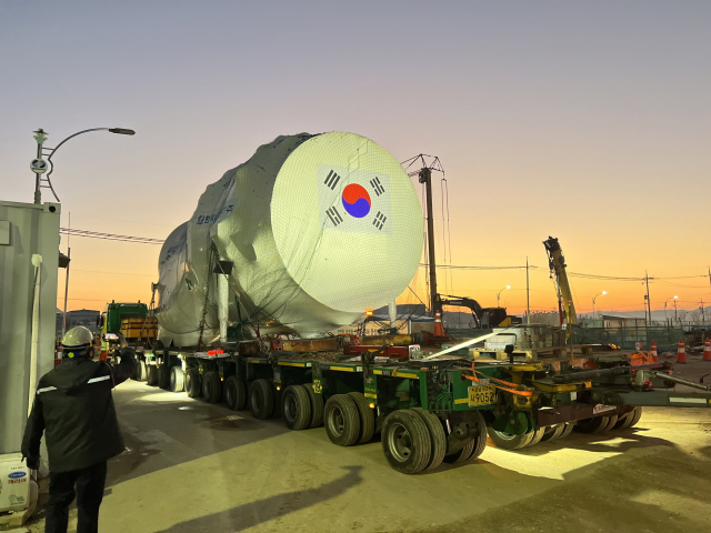 지난 1일 국산 기술로 개발된 ‘K가스터빈’이 설치를 위해 안동복합 2호기 발전소 건설현장에 도착했다. 한국남부발전 제공