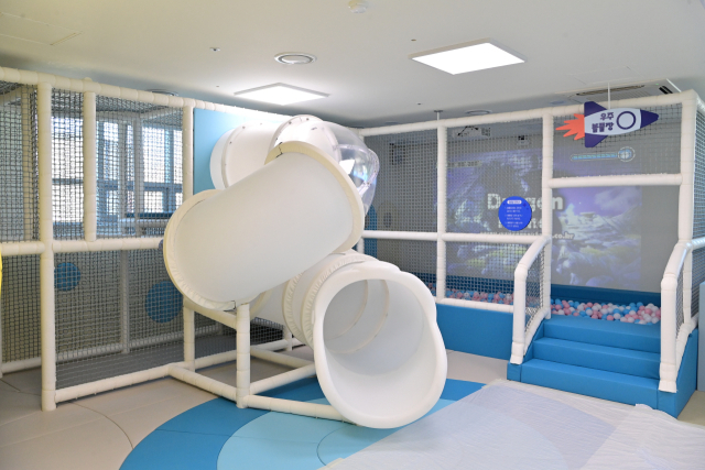 성북동 아동·복지센터는 행정복지센터를 비롯해 다목적 강당·공공형 키즈카페·하모건강동산 등을 갖추고 있다. 김현우 기자