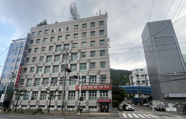 2023년 10월 운영을 중단한 경남 김해시 외동의 김해중앙병원이 지난해 김해복음병원에 공매 낙찰된 후 재개원 기대감이 높아지고 있다. 이경민 기자