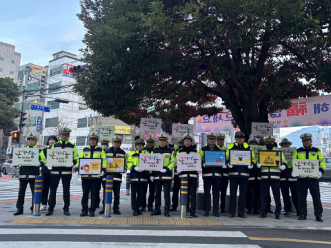 중구자원봉사센터·(사)전국모범운전자연합회 부산지부 중부지회, 교통캠페인 전개