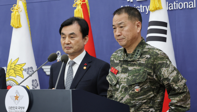 주일석 해병대사령관이 31일 서울 용산국 국방부 브리핑룸에서 열린 '준4군 체제로의 해병대 개편' 관련 기자회견에 참석해 있다. 연합뉴스