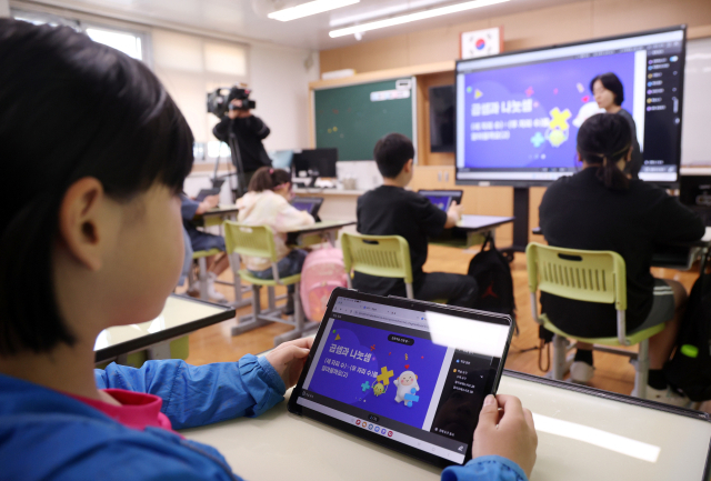 청년미래적금이 6월 출시되고, 회사에서 주는 보육수당(6세이하 자녀) 비과세 한도가 1월부터 근로자 1인당 월 20만 원에서 자녀 1인당 월 20만 원으로 변경된다. 김종진 기자 kjj1761@·연합뉴스