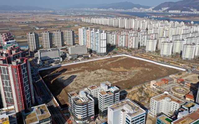 부산 강서구 명지국제신도시 중심에 위치한 ‘명지지구 복합 5용지’. 정종회 기자 jjh@