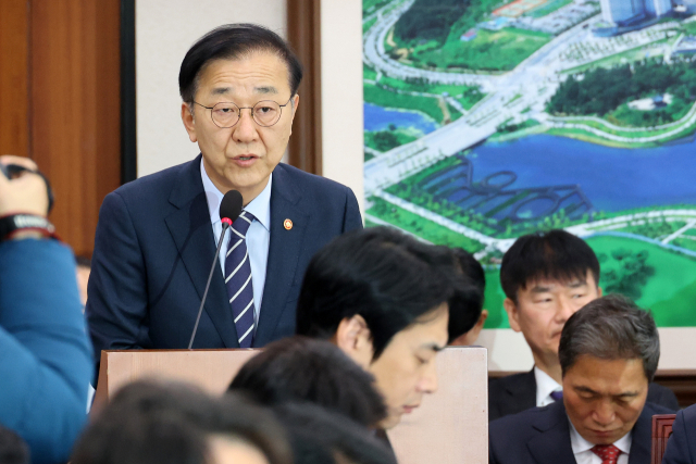 김윤덕 국토교통부 장관이 지난달 9일 국회에서 열린 국토교통위원회 전체회의에서 소관 법안이 의결된 뒤 인사말을 하고 있다. 연합뉴스