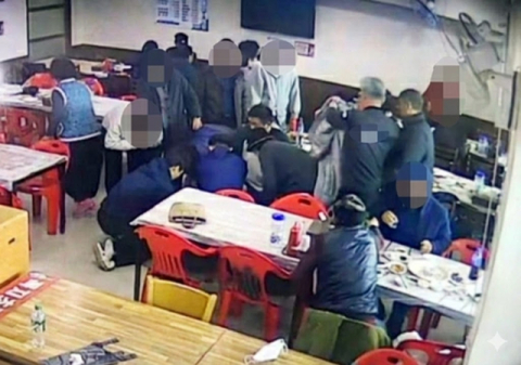 “구조대원 아빠에게 배운대로” 식당서 쓰러진 80대 살린 고교생들