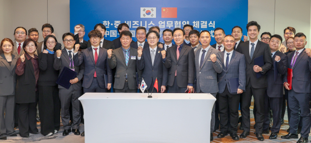 김정관 산업통상부 장관은 5일 오후 2시(현지시간) 중국 베이징에서 ‘이재명 대통령 중국 순방’계기에 ‘한중 비즈니스 포럼’과 연계해 양국 기업 간 총 9건의 양해각서(MOU) 체결식에 임석했다. 산업부 제공