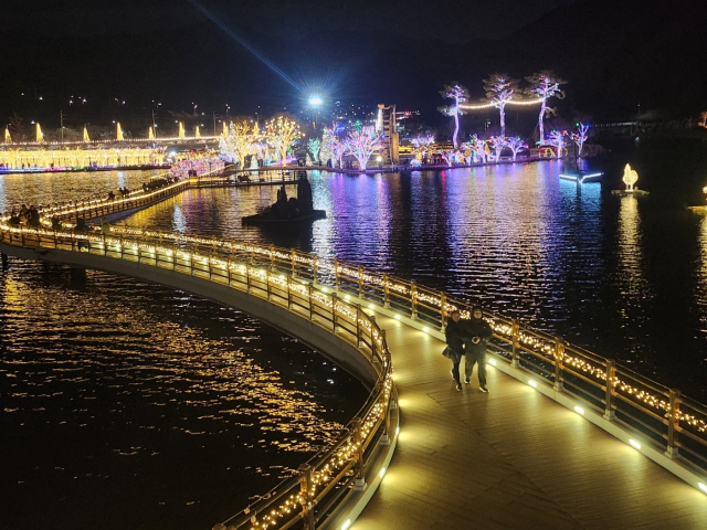 무병장수를 기원하는 송해공원 내 백세교.