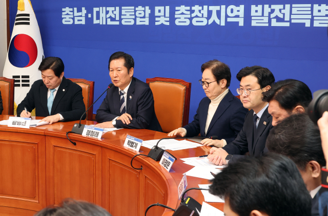 더불어민주당 정청래 대표가 6일 서울 여의도 국회에서 열린 충남·대전통합 및 충청지역 발전특별위원회 제2차 전체 회의에서 발언하고 있다. 연합뉴스