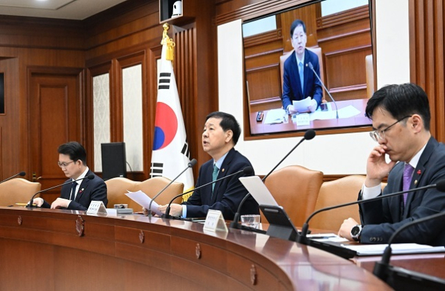 구윤철 부총리 겸 재정경제부 장관이 1월 7일 정부서울청사에서 열린 민생경제관계장관회의에서 모두발언을 하고 있다. 재정경제부 제공